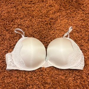 •Victoria Secret Bra•
